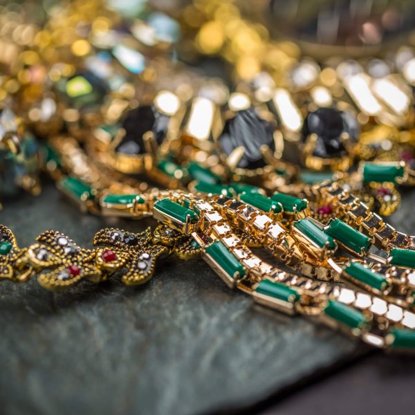 schöner moderner Schmuck